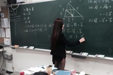 「史上第一位代理教師奪SUPER獎」的背後......